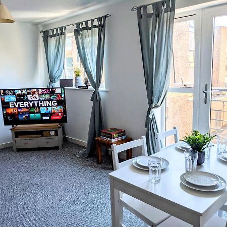 Simple 2-Bedroom 1.5 Bath Apartment In Thornhill Southampton Eksteriør bilde