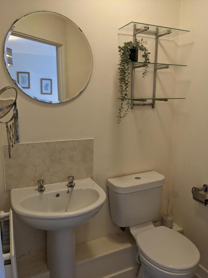 Simple 2-Bedroom 1.5 Bath Apartment In Thornhill Southampton Eksteriør bilde