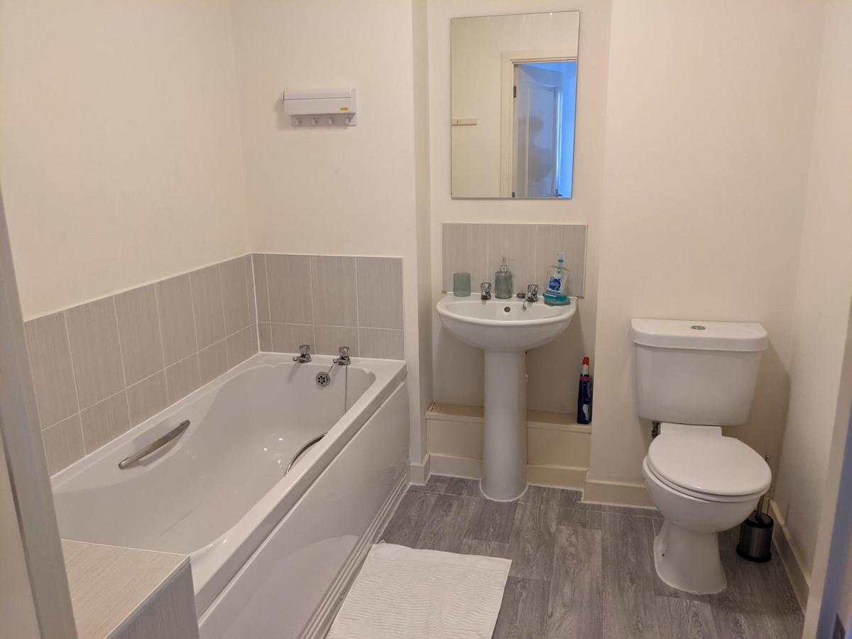 Simple 2-Bedroom 1.5 Bath Apartment In Thornhill Southampton Eksteriør bilde