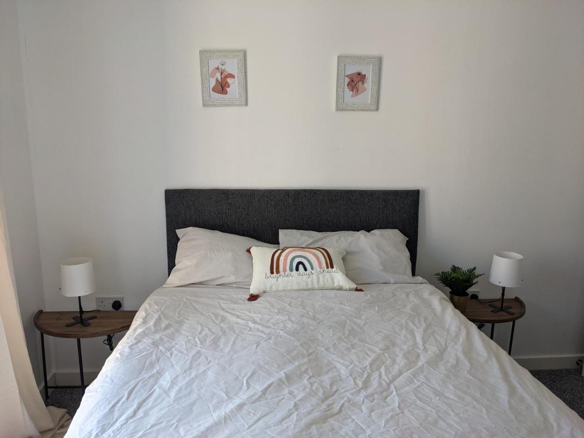 Simple 2-Bedroom 1.5 Bath Apartment In Thornhill Southampton Eksteriør bilde