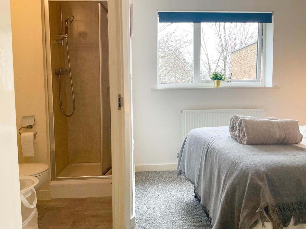 Simple 2-Bedroom 1.5 Bath Apartment In Thornhill Southampton Eksteriør bilde